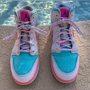 Air Jordan 1 Mid GS 'Digital Pink' 2020 Youth Size 6.5 / Women’s Size 8 in VGC